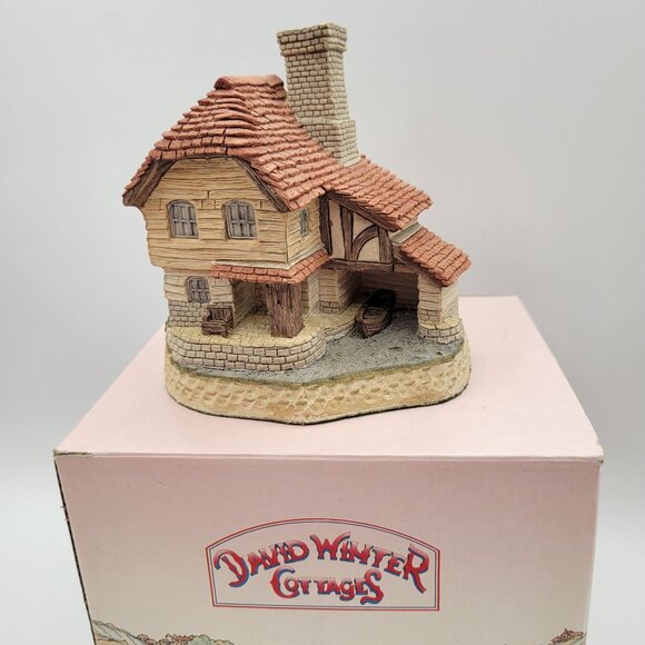 Vintage David Winter Cottages British Traditions March THE BOAT HOUSE w Box COA - Picture 1 of 11